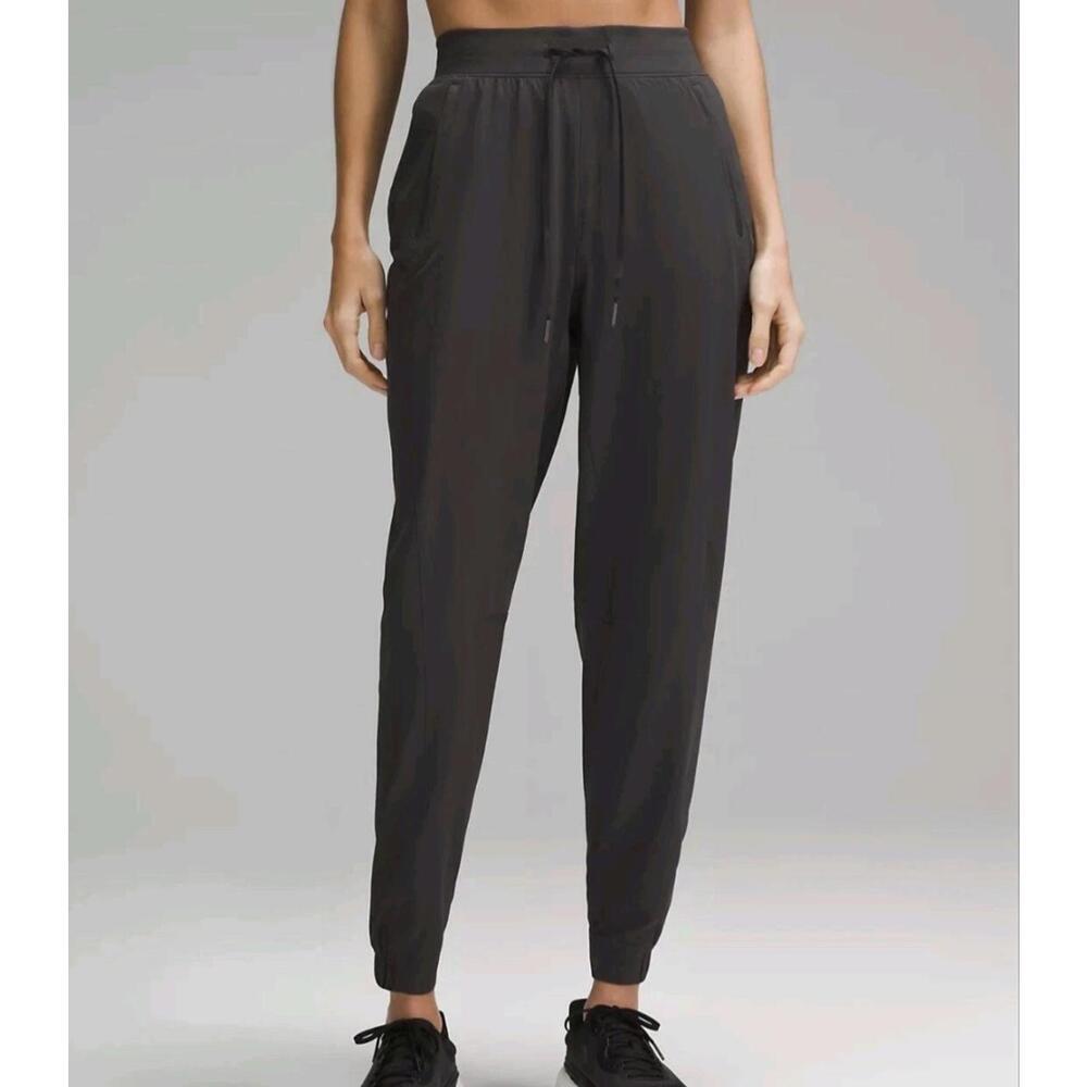 Lululemon License to Train High Rise Black Joggers Pants Women's Size 6